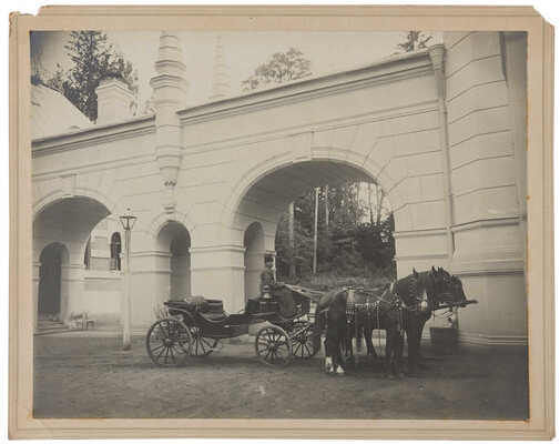 Восемь фотографий из собраний В.Г. Лидина на тему автомобилей